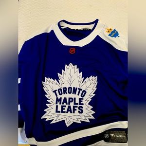 Fanatics Breakaway Leafs Alternate Jersey Size Large  more of Slim Fit